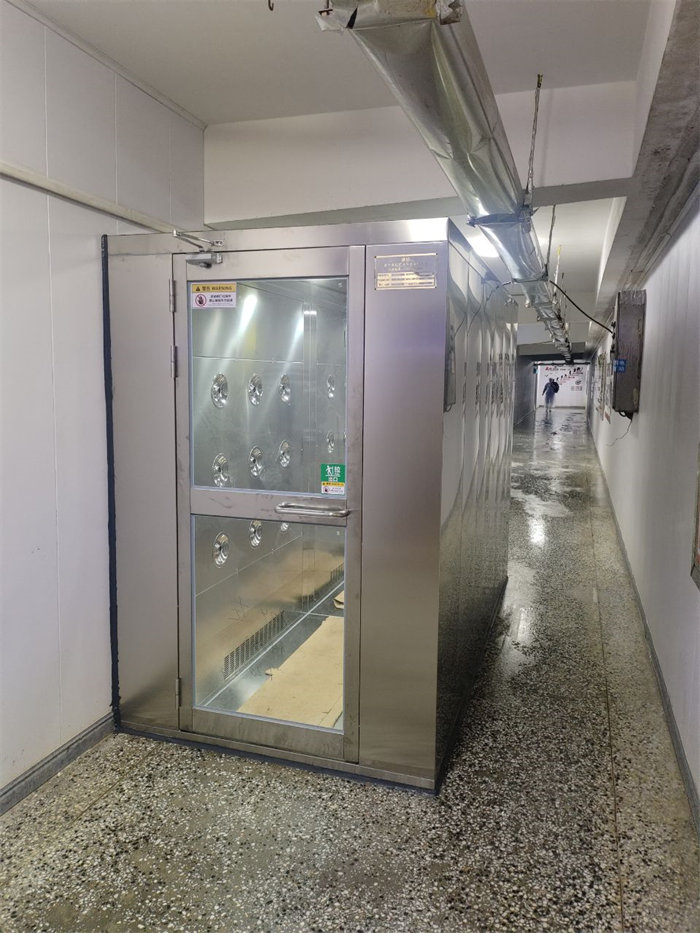 哪些生產(chǎn)車(chē)間需要雙人雙吹不銹鋼風(fēng)淋室