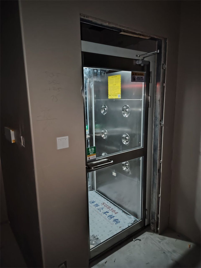 凈化設(shè)備風(fēng)淋室作用有哪些