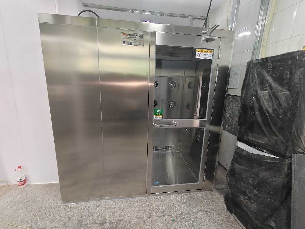 風(fēng)淋室凈化設(shè)備生產(chǎn)廠(chǎng)家可以生產(chǎn)轉(zhuǎn)角風(fēng)淋室嗎？